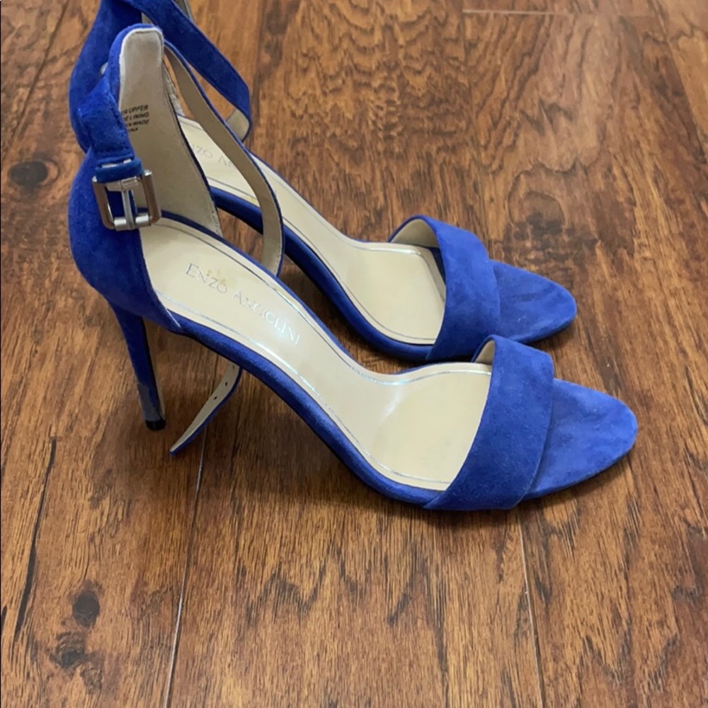 Heels - Picture 2 of 2